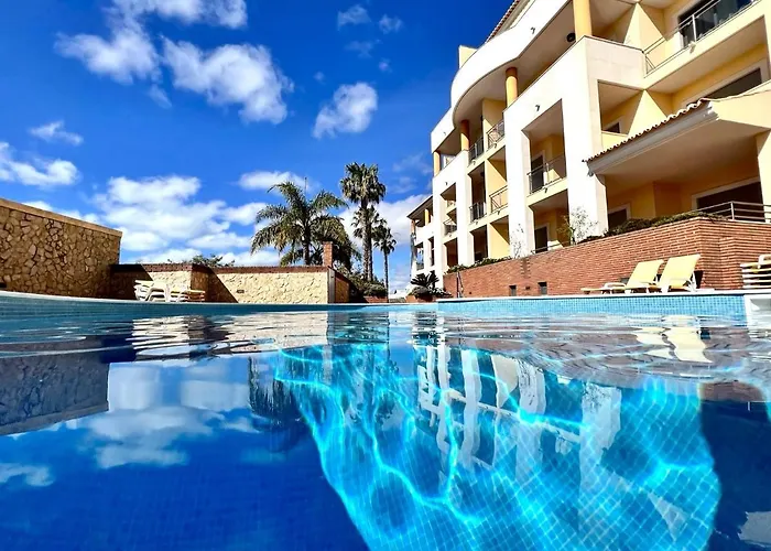 Апартаменти Experience With Pool By Homing Албуфейра
